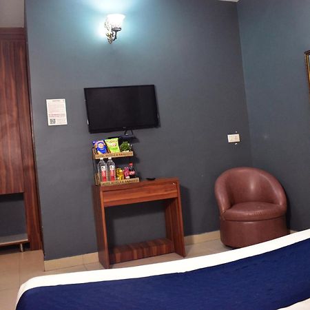 Qotel Hotel Church House Rohini Sector 15 Delhi  Buitenkant foto