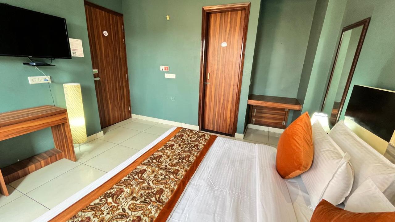 Qotel Hotel Church House Rohini Sector 15 Delhi  Buitenkant foto