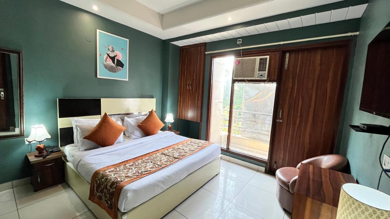 Qotel Hotel Church House Rohini Sector 15 Delhi  Buitenkant foto