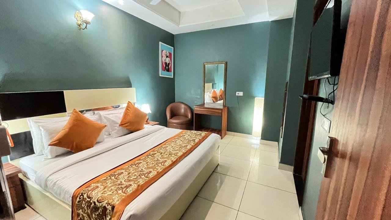 Qotel Hotel Church House Rohini Sector 15 Delhi  Buitenkant foto