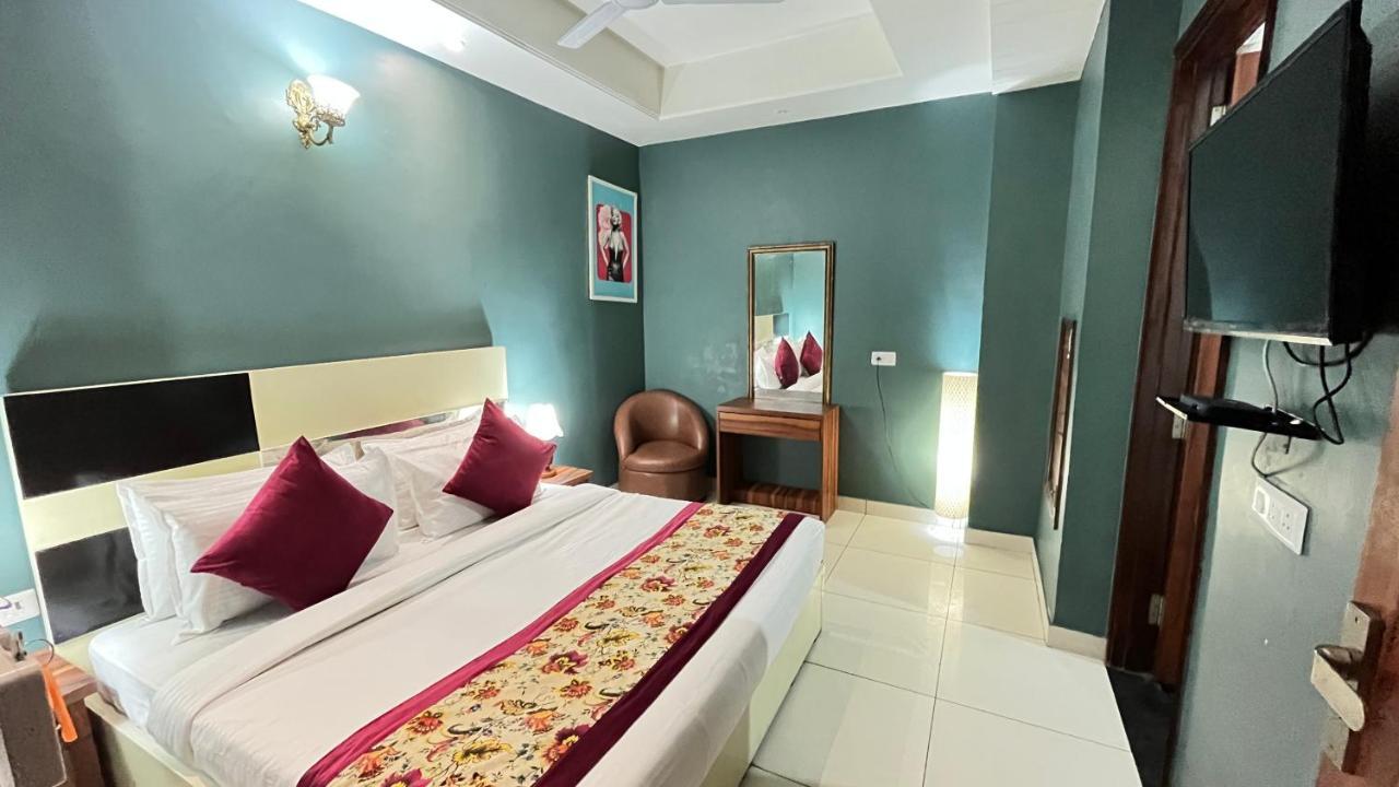 Qotel Hotel Church House Rohini Sector 15 Delhi  Buitenkant foto