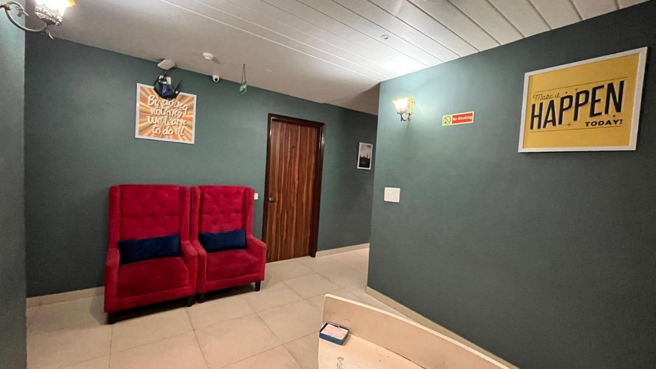 Qotel Hotel Church House Rohini Sector 15 Delhi  Buitenkant foto