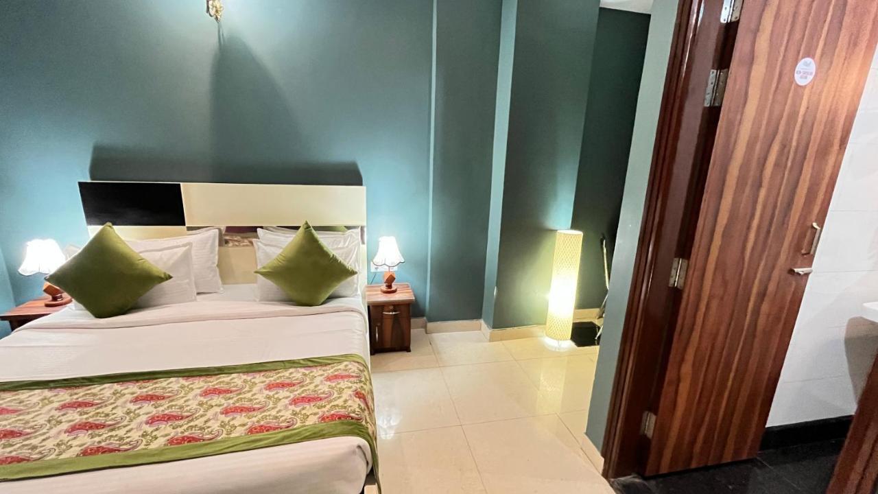 Qotel Hotel Church House Rohini Sector 15 Delhi  Buitenkant foto