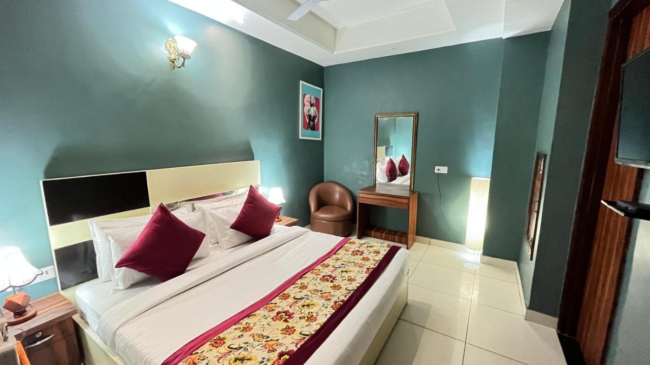 Qotel Hotel Church House Rohini Sector 15 Delhi  Buitenkant foto