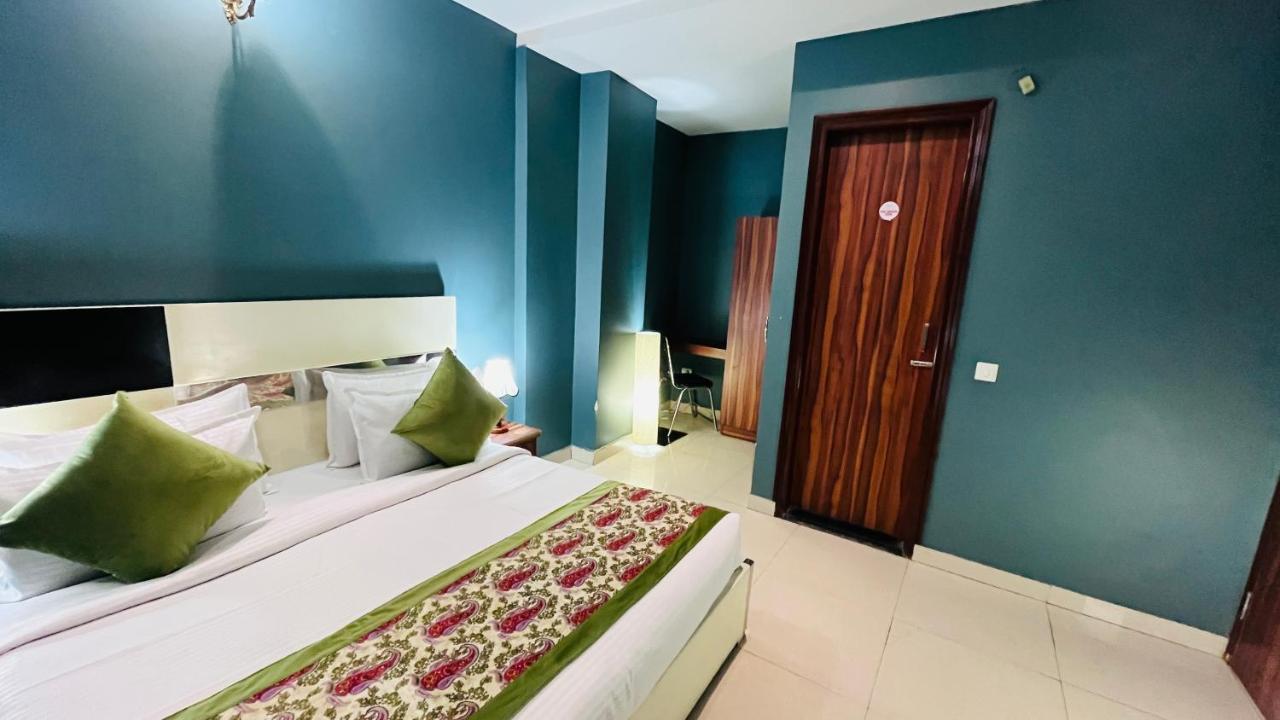 Qotel Hotel Church House Rohini Sector 15 Delhi  Buitenkant foto
