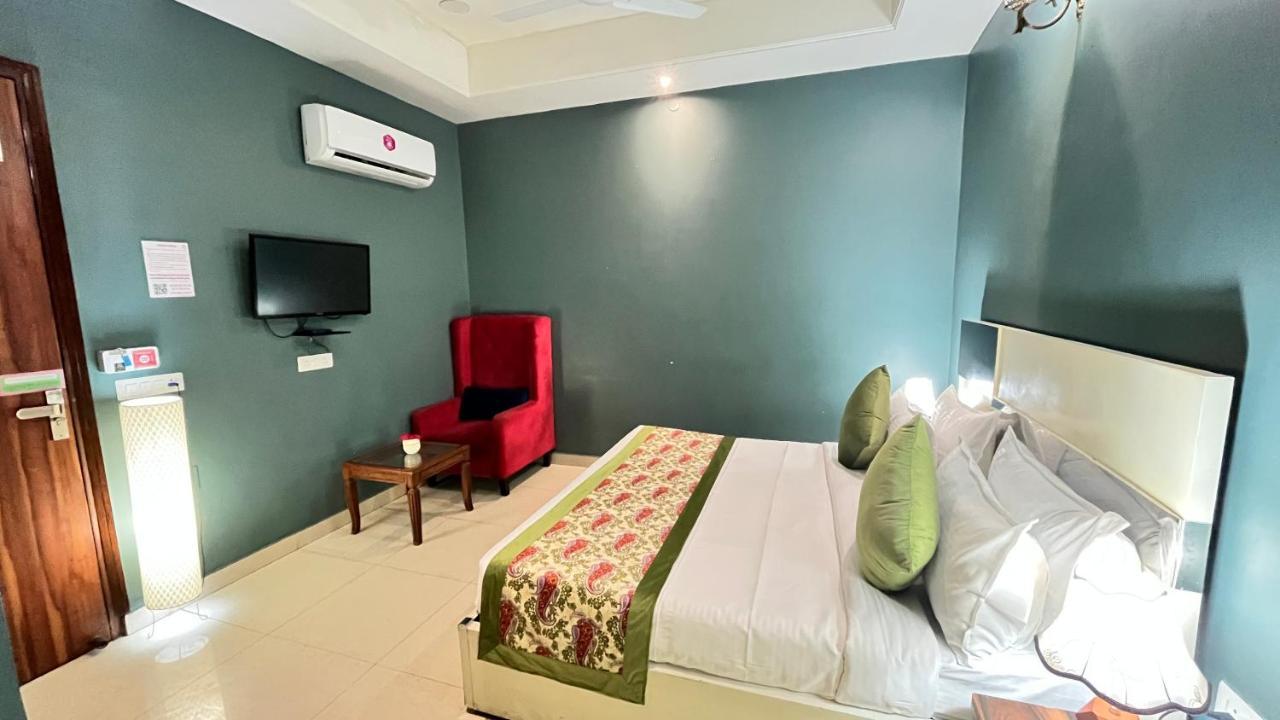Qotel Hotel Church House Rohini Sector 15 Delhi  Buitenkant foto