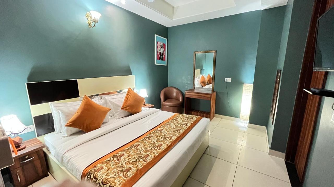 Qotel Hotel Church House Rohini Sector 15 Delhi  Buitenkant foto