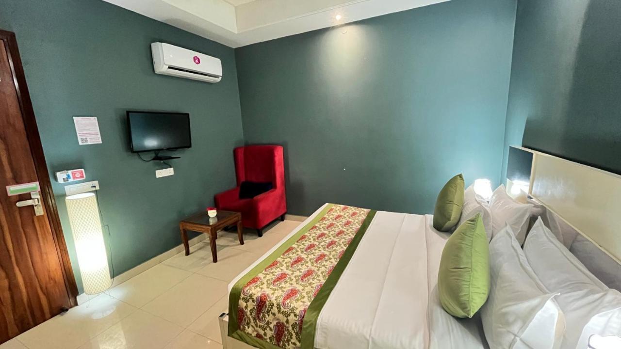 Qotel Hotel Church House Rohini Sector 15 Delhi  Buitenkant foto