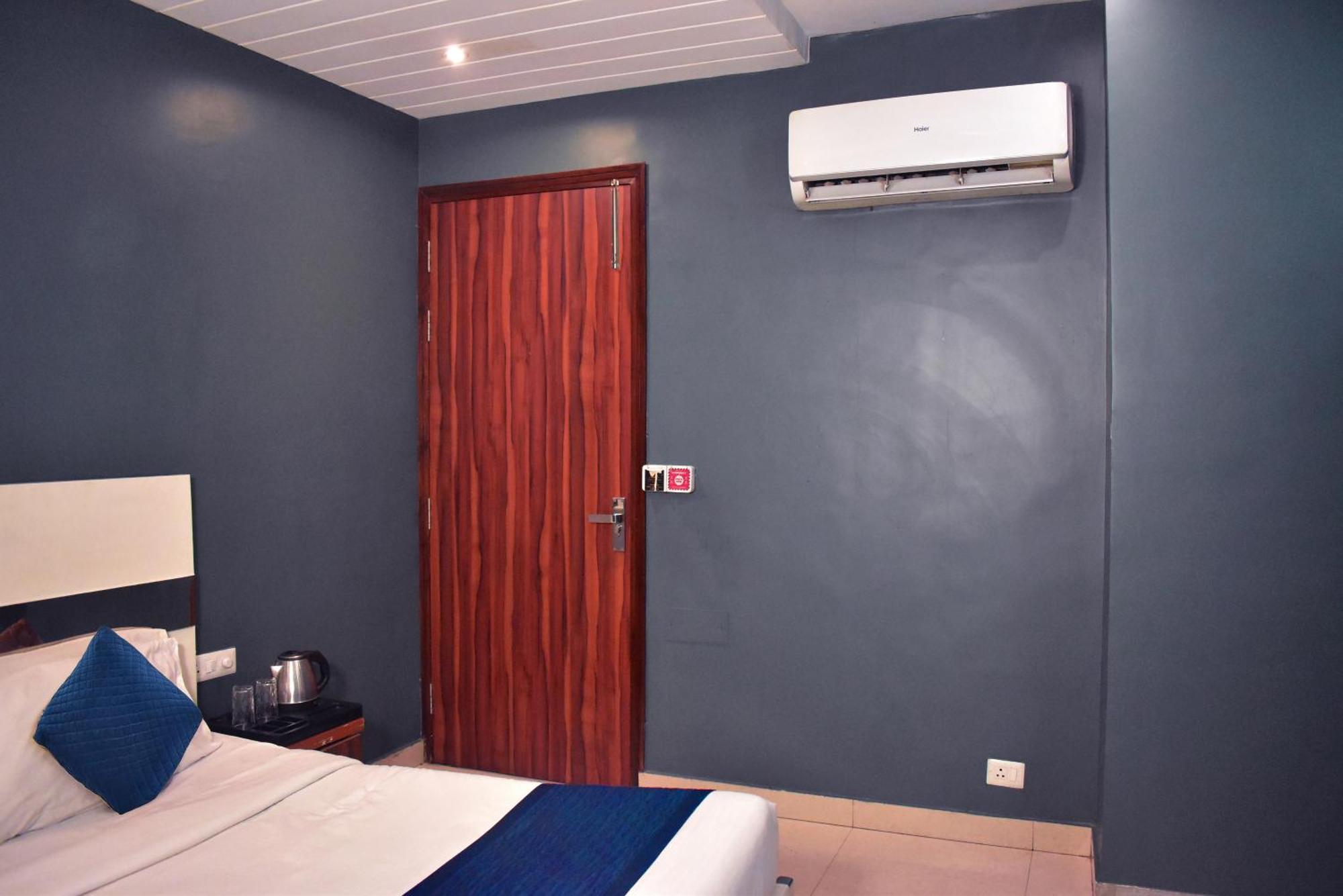 Qotel Hotel Church House Rohini Sector 15 Delhi  Buitenkant foto