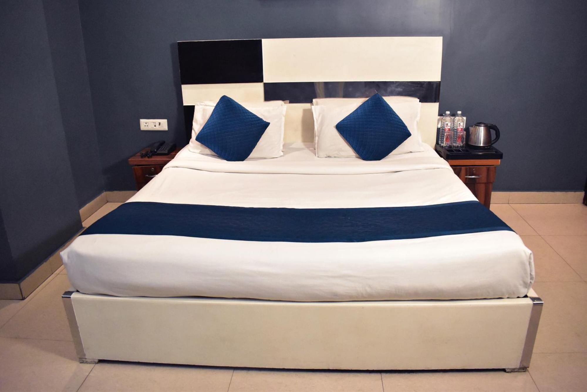 Qotel Hotel Church House Rohini Sector 15 Delhi  Buitenkant foto